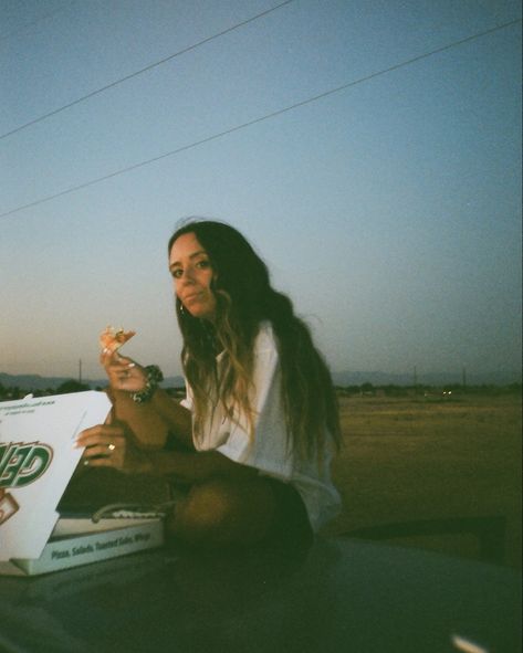 JUSTINISJOY on IG: shooting point-and-shoot 35mm film photography. pizza and sunsets in the desert. this was made on kodak portra 400. #filmphotography #goodvibes #summernights #kodak #film #photography #pizza #sunsets #summer Birthday Film Photography, Point And Shoot Photography, Film Photography 35mm Aesthetic Portrait, 35mm Film Photography Aesthetic, Film Camera Photos, 35 Mm Film Photography, Film Portraits 35mm, Kodak Funsaver, Kodak 35mm Film