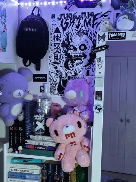 E-girl Room, Emo Y2k Room Decor, Anime Grunge Room Ideas, Nekosnailz Room, 2000s Emo Bedroom Aesthetic, Egirl Room, Emo Decor, Emo Room, Grunge Bedroom