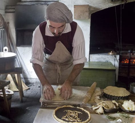 Want To Eat Like A Colonist? Ask This Virginia Chef. Meet the man who recreates colonial recipes. Colonial America Projects, Colonial Recipes, Hanoverian Kings, Americana Food, Colonial Recipe, Southern Colonial, Beauty And The Beast Costume, Beast Costume, Colonial Times