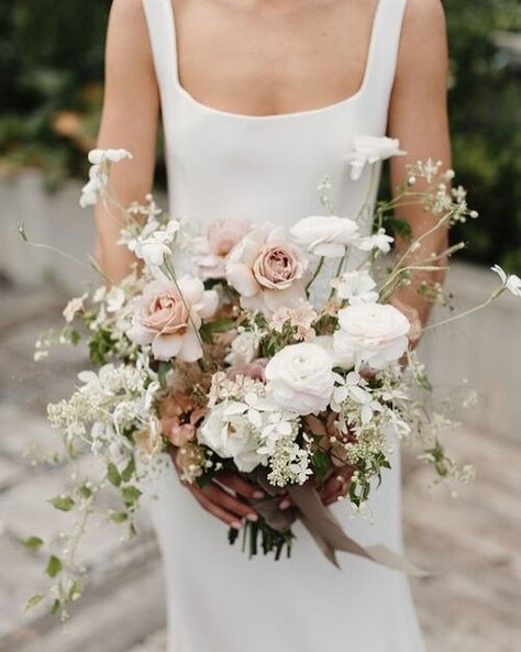 Airy Bouquet, Whimsical Bridal Bouquet, Cream Bridal Bouquet, Neutral Wedding Flowers, Beautiful Bridal Bouquet, Blush Bouquet, Bouquet Inspiration, Ethereal Wedding, Wedding Flower Inspiration