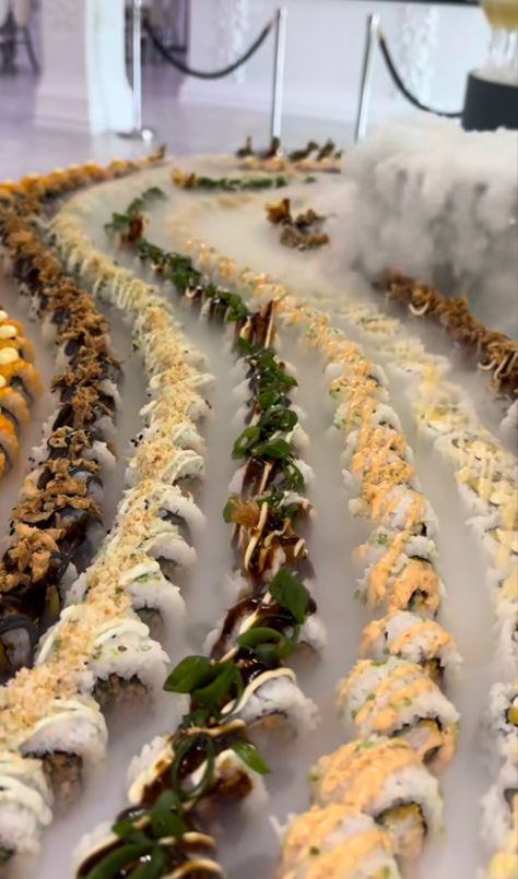 Sushi Buffet Wedding, Sushi Table Wedding, Sushi Serving Ideas, Sushi At Wedding, Sushi Bar Wedding, Sushi Wedding, Beach Wedding Foods, Sushi Catering, Sushi Buffet