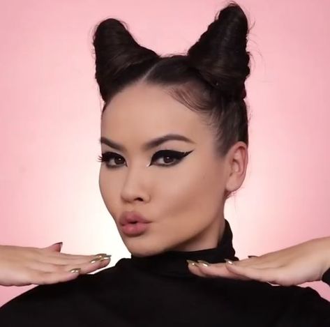 Hair ears/horns tutorial How To Make Horns With Your Hair, Horn Hairstyle Hair Tutorials, Horn Buns Hair, Devil Horn Hairstyle, Hair Horns Tutorial, Hair Horns Hairstyles, Horned Hairstyle, Devil Hairstyles, Demon Hairstyles