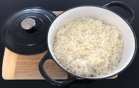 The answer to cooking rice in a Dutch oven is 2 cups of rice, 4 cups of water, 1 tablespoon of butter. Bring to the boil cover with the lid. Reduce to lowest heat for 15 minutes. Then remove from heat place on an unheated element for a further 15 minutes. Remove lid stir till fluffy - rice to perfection. Rice In Dutch Oven, Sugar Detox Recipes, One Pot Cooking, Rice Side Dish Recipes, Le Creuset Dutch Oven, Cook Rice, Dutch Oven Cooking, Dutch Oven Recipes, Cast Iron Recipes