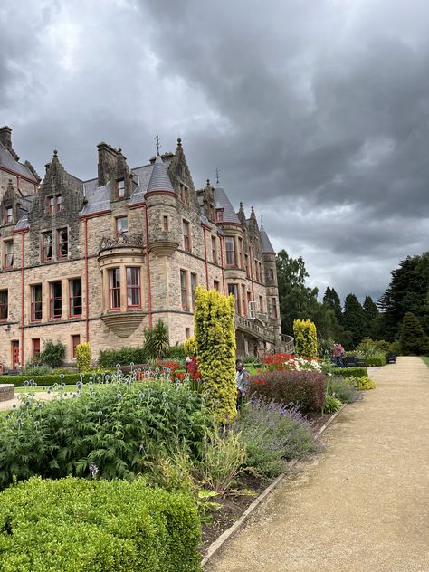 Belfast castle #aesthetic #ireland #travel #pinterest #travel Aesthetic Ireland, Irish Summer, Belfast Castle, Castle Aesthetic, Ireland Travel, Belfast, Castle, House Styles, Travel