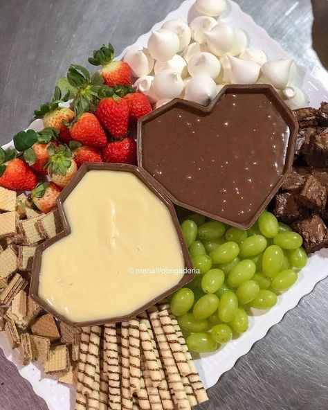 Catering Ideas Food, Sleepover Food, Party Food Platters, Food Displays, Sweet Snacks Recipes, Food Platters, Food Obsession, Be Honest, Pretty Food