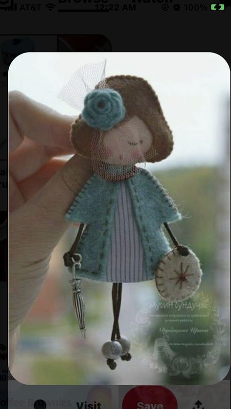 Baby Mobil, Doll Brooch, Felt Embroidery, Pin Doll, Felt Patterns, Felt Brooch, 자수 디자인, Felt Christmas Ornaments, Tiny Dolls