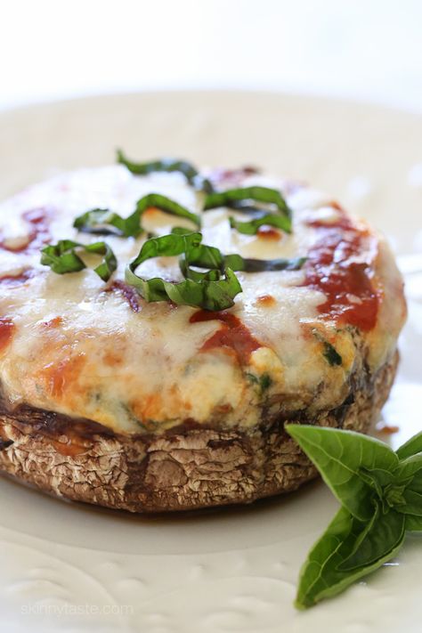 Veggie Lasagna Stuffed Portobello Mushrooms – low-carb, gluten-free and… Veggie Lasagne, Mushrooms Stuffed, Stuffed Portobello Mushrooms, Stuffed Portobello, Veggie Lasagna, Nice Recipes, Skinny Taste Recipes, Cooked Vegetables, Meatless Meals