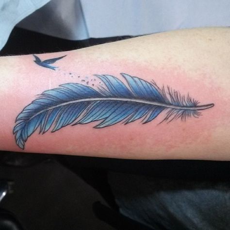 Blue Feather Tattoo, Watercolor Feather Tattoo, Print Tattoo Designs, Blue Flower Tattoos, Feather Tattoo Colour, Simple Bird Tattoo, Tattoo Feather, Feather Tattoo Meaning, Feather With Birds Tattoo