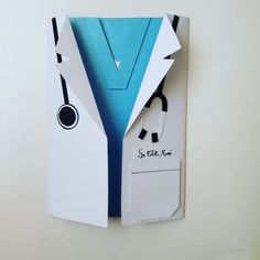 Card For Doctor, Dubai Dinner, Doctor Images, Doctor Coat, Diy Cut Shirts, White Coat Ceremony, Creative Card Ideas, Diy Props, Free Thank You Cards