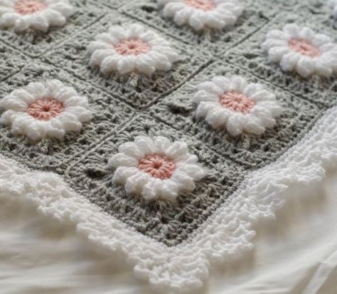 Puff Daisy Afghan - Crochet 365 Knit Too Daisy Afghan, Knitted Squares, Crochet Conversion Chart, Crochet Octopus, Crochet Abbreviations, Crochet Daisy, Afghan Crochet, Granny Square Blanket, Square Blanket