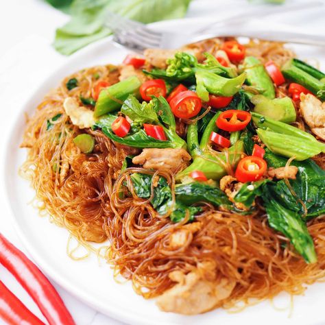 Pad See Ew Woon Sen (30 minute Recipe) - Christie at Home Pad Woon Sen Recipe, Pad Woon Sen, Chinese Rice Noodles, Clear Noodles, Cellophane Noodles, Pad See Ew, Asian Dinner, Homemade Chinese, Homemade Chinese Food