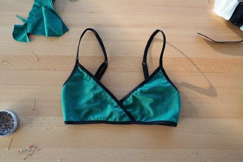 In this article, I will show you how to sew a simple soft bra without an underwire (bralette). The pattern for women’s bralette (wireless bra) LOVELY is constructed in a professional program for clothing pattern development and it is available in 13 sizes (underbust 60–130 cm / 23 5/8”–51 1/8”, cup size B/C). The bra is low support.The pattern Pattern - Women’s bralette LOVELYRecommended materialThis pattern is designed for light and medium knits, such as cotton knits with elastane,… Triangle Bra Pattern, Diy Bra Pattern, Bralette Sewing Pattern, Diy Bralette, Bralette Pattern, Diy Bra, Bra Sewing, Sewing Elastic, Bra Pattern