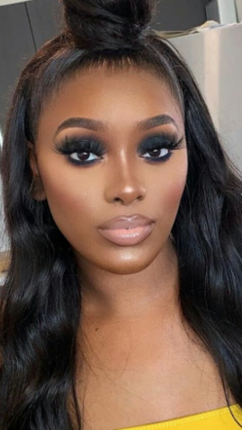 smokey eye makeup for black women Date Night Makeup Black Women, Make Up Looks For Black Women, Maquillage Yeux Cut Crease, Black Eye Makeup, Brown Girls Makeup, Date Night Makeup, Makeup For Black Skin, Brown Skin Makeup, Black Women Makeup