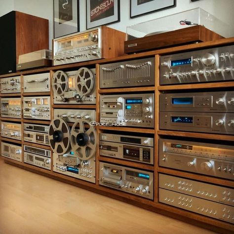 Vintage Audio Setup, Home Stereo System, Turntable Furniture, Audiophile Room, Pioneer Audio, Hifi Room, Diy Home Automation, Store Vinyl Records, Home Music Rooms