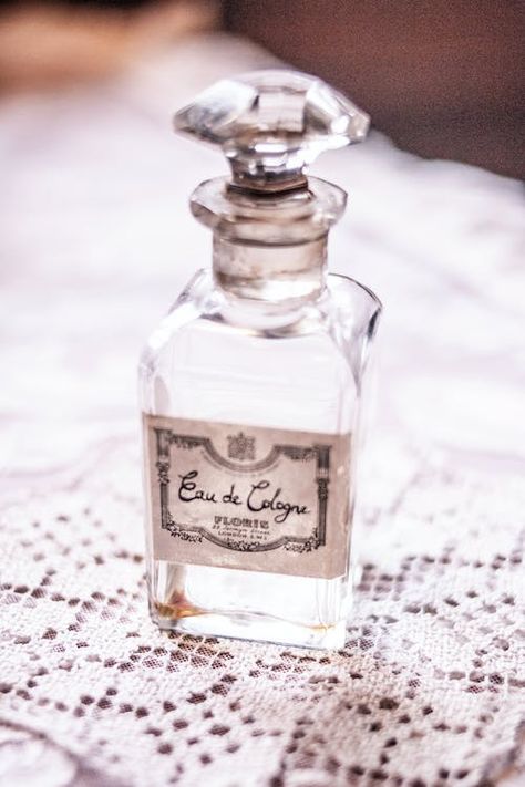 Buy Perfume Sample Best Home Fragrance, Anti Aging Remedies, Old Perfume Bottles, Fragrance Bottle, Fragrance Samples, Perfume Samples, Anti Wrinkle Cream, Beauty Magazine, Vintage Perfume Bottles