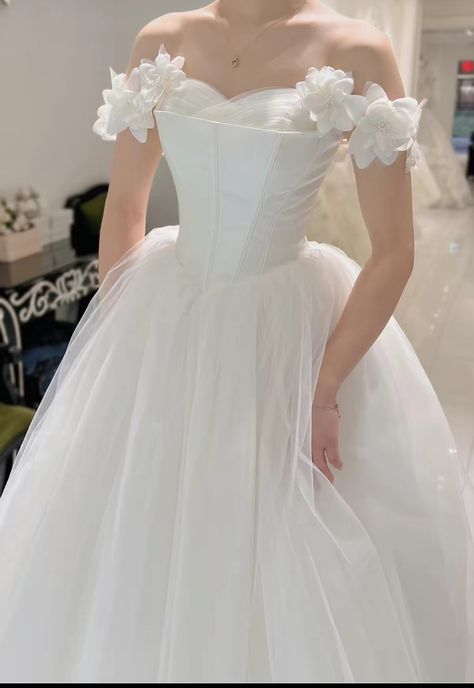 Wedding Dress Heart Neckline, Engagement Dress Aesthetic, Princess Waist Wedding Dress, Wedding Dress Ideas Elegant, Simple Classy Wedding Dress, Bride Dress Simple, Cape Wedding Dress, Reception Gown, Classy Wedding Dress