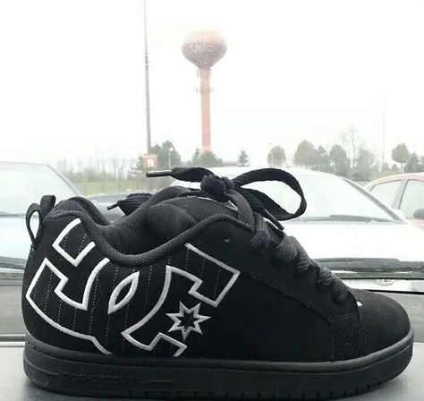 Dc Sneakers Outfit, Dc Shoes Y2k, Black Dc Shoes Outfit, Big Laces Shoes, Dc Shoes White, Shoes I Want, Dcs Shoes, Dc Shoes Aesthetic, Dc Shoes Outfit