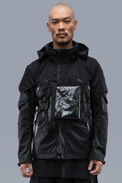 ACRONYM's SS17 Collection Is Filled With Functional Must-Haves Acronym Clothing, Futurism Fashion, Sci Fi Clothing, Techwear Fashion, Cyberpunk Fashion, Monochrome Fashion, Tech Fashion, Dark Wear, Dark Fashion