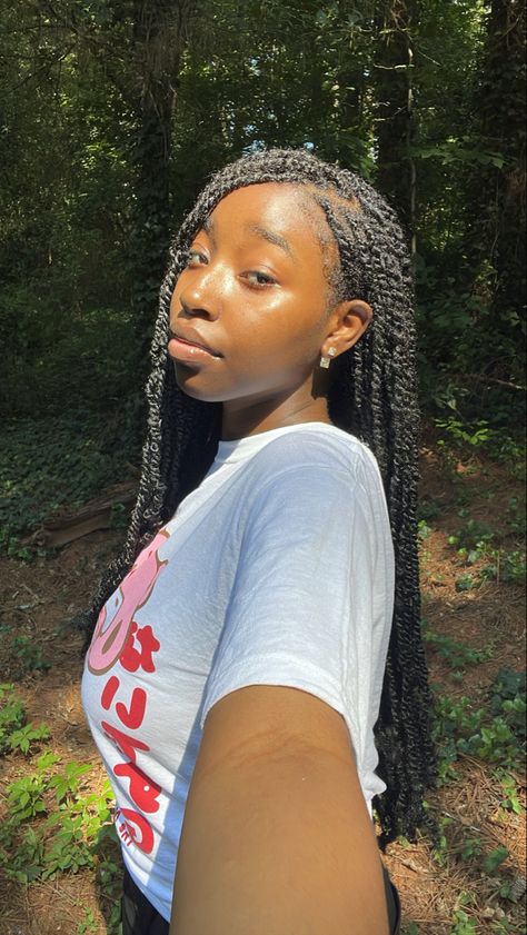 Mini Passion Twists, Single Braids Hairstyles, Passion Twists, Taking A Selfie, Box Braids Hairstyles For Black Women, Cute Braided Hairstyles, Braids Hairstyles Pictures, Cute Box Braids Hairstyles, Mini Twists