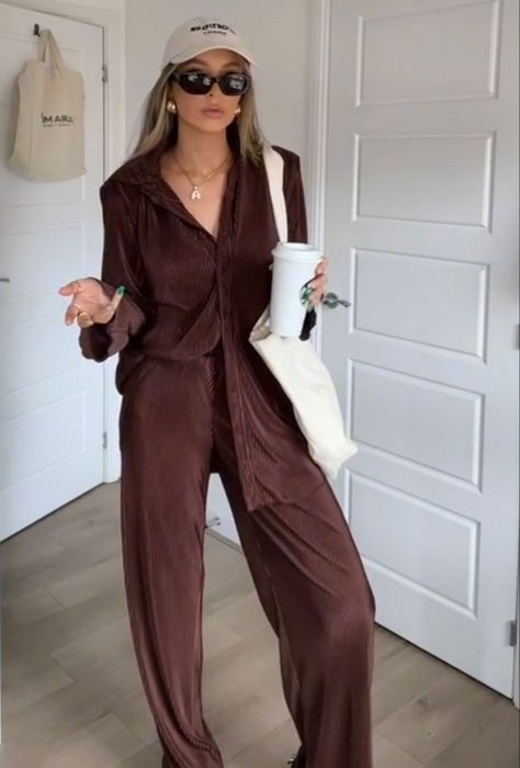 Modest Muslim Outfits, Scandi Fashion, Classy Outfits For Women, Muslim Outfits Casual, Winter Fashion Outfits Casual, Effortlessly Chic Outfits, Classy Work Outfits, Lace Dress Long, Fashion Attire