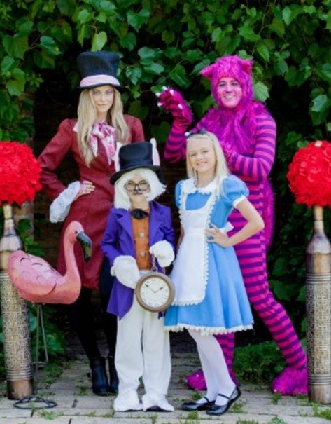 Ten Popular Family Costume Ideas to Consider This Year! Alice In Wonderland Costume Ideas, Wonderland Costume Ideas, Halloween Costumes Inspiration, Adult Halloween Party Decorations, White Rabbit Costumes, Alice In Wonderland Costumes, Cheshire Cat Costume, Cat Alice In Wonderland, Cheshire Cat Alice In Wonderland