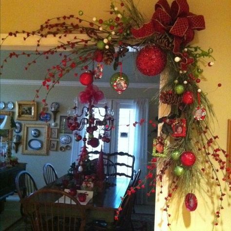 25 Decorating Ideas You Want to Try for Christmas Corner Deco, Christmas Tablescape, Indoor Christmas, Primitive Christmas, Noel Christmas, Christmas Love, Christmas Deco, Christmas Joy, Christmas Inspiration