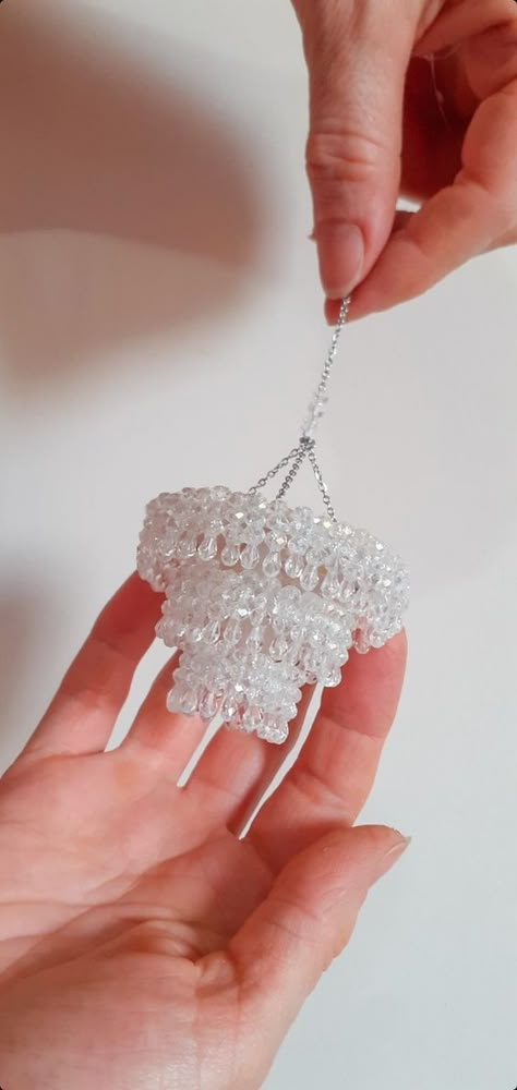 Dolls House Lights Diy, Diy Barbie Chandelier, How To Make A Dollhouse Chandelier, Miniature Dollhouse Chandelier Diy, Miniature Dollhouse Lights Diy, Crystal Bead Projects, Diy Miniature Light Fixtures, Diy Dollhouse Lights, Doll House Chandelier Diy