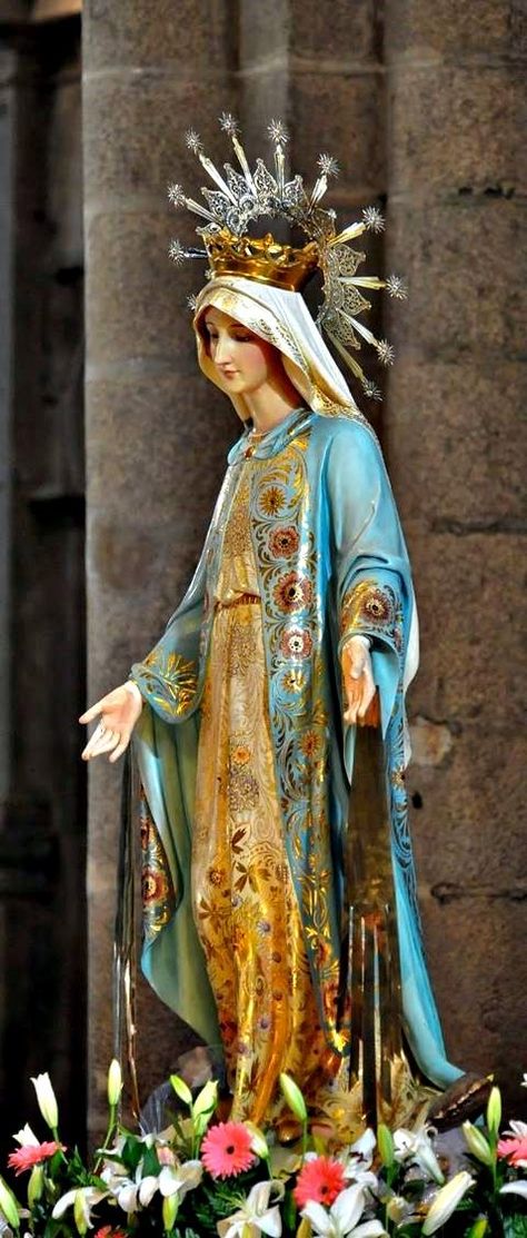 Blessed Mary, Mama Mary, Mary Statue, Queen Of Heaven, Catholic Images, Blessed Mother Mary, The Virgin Mary, Holy Mary, Mary And Jesus