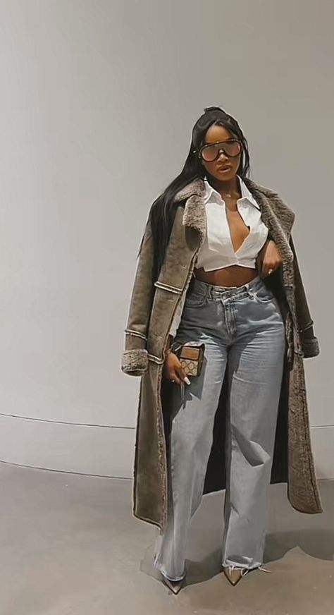 Nashville In The Fall Outfits, Winter Birthday Outfits Black Women, Gray Turtleneck Outfit, All Denim Outfits For Women, Lori Harvey Outfits, Cold Weather Date Night Outfit, Winter Nyc Outfits, Chic Streetwear, Perfect Thanksgiving