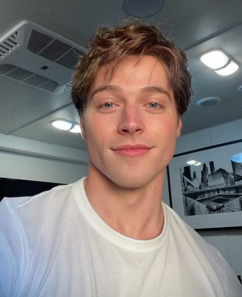 Froy Gutierrez, Ugly Love, Eye Photography, White Face, White Boys, Book Characters, Face Claims, Books Wattpad, Hair Cuts