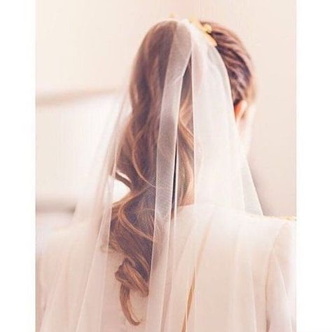 Ponytail With Veil, Wedding Ponytail Hairstyles, Bride Hairstyles Updo, Bridal Ponytail, Wedding Ponytail, Hairdo Wedding, Wedding Beauty, Bride Hairstyles, Ponytail Hairstyles