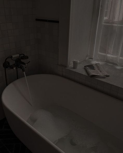 Bathtub Aesthetic Dark, Dark Bathroom Aesthetic, Fanfiction Aesthetic, Bathtub Aesthetic, Aesthetic Bath, Bath Aesthetic, Girl Bathrooms, Cool Room Designs, Dark Bathrooms