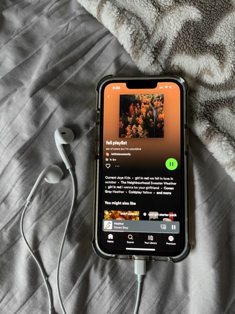 Spotify Podcasts, Apple Gadgets Iphone, Ios 7 Design, Fall Playlist, Tech Aesthetic, Retro Phone Case, Retro Gadgets, Iphone Obsession, Cool Backgrounds Wallpapers