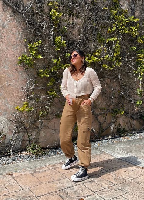 Cargo Pants With Converse, Krista Perez, High Top Converse Outfit, Cooler Weather Outfits, Cargo Pants Outfit Ideas, Outfits Cargo, Outfits Latina, High Tops Outfit, Pants Crochet