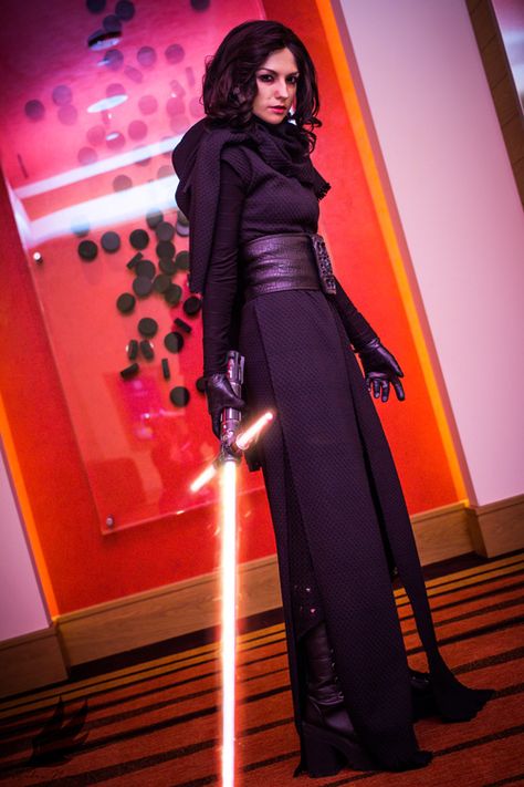 Female Kylo Ren, Isabella Cosplay, Kylo Ren Outfit, Sith Makeup, Kylo Ren Costumes, Sith Costume, Ren Cosplay, Kylo Ren Cosplay, Sith Cosplay