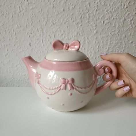 Insta @stylishcath Pink Apartment Decor, Pink Tea Cups, Handmade Mugs, Pottery Animals, Measuring Cups Set, Pretty Mugs, Creative Coffee, Clay Teapots, Handmade Mug