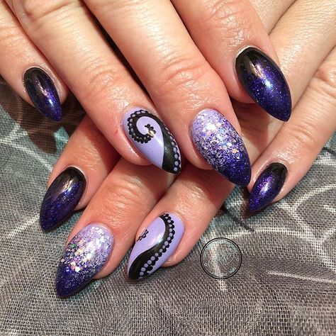 The Little Mermaid Nails, Ariel Ursula, Little Mermaid Nails, Disney Halloween Nails, Unicorn Nails Designs, Disney Acrylic Nails, Black Halloween Nails, Unicorn Nails, Nail Art Disney