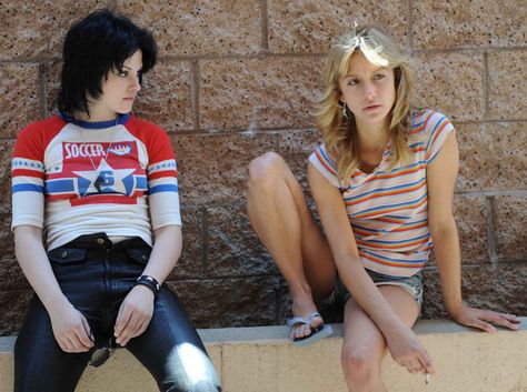 The Runaways 2010, Stella Maeve, Kristen Stewart And Stella, Sandy West, Alia Shawkat, The Runaways, Kristin Stewart, Kristen Stewart Style, Dakota Fanning