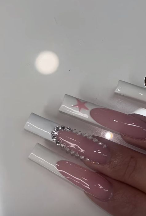 Free Part Frontal Wig, Gel X Long Nails, White Bling Acrylic Nails Medium, Long Nail Inspo Baddie Simple, Heart Y2k Nails, Planet Nail Charms On Nails, Baddie Nails Medium Length, Long Acrylic Nails With Charms, 999 Nails