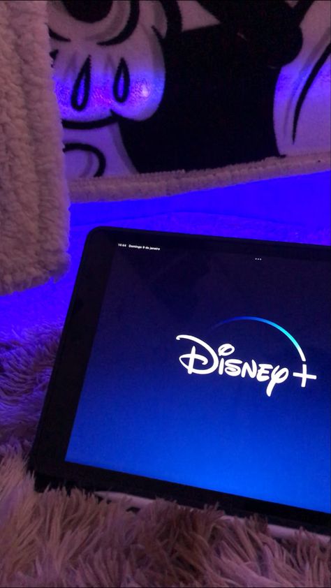 Disney Plus Aesthetic, Streaming Aesthetic, Apple Smart Watch, Disney Movie Night, Tv Miniseries, Top Tv Shows, Ipad Essentials, Aesthetic Ipad, Tv Documentary