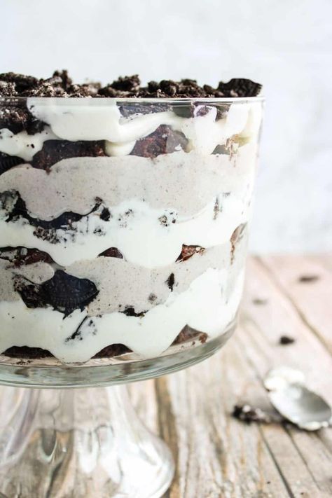 This yummy OREO Brownie Trifle Recipe is the absolute best! Layers of crushed OREOs, brownies, cream cheese mousse and OREO pudding, it is absolute heaven! Cookies And Cream Trifle Oreo, Oreo Cheesecake Trifle Recipe, Oreo Dessert Trifle Bowl, Oreo Cheesecake Brownie Trifle, Oreo Chocolate Trifle Recipe, Oreo Chocolate Trifle, Best Trifle Recipes Desserts, Oreo Dirt Cake Trifle, Chocolate Triffle Recipes