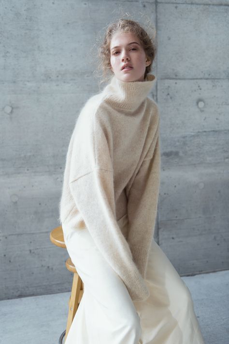 Coltrane is a Swiss based designer brand initiated in 2016 by Amihan Zemp. Knitwear Fashion, Fashion Costume, Celebrity Outfits, Summer Fashion Outfits, Fall 2016, 70s Fashion, Ethical Fashion, Minimal Fashion, Minimalist Fashion