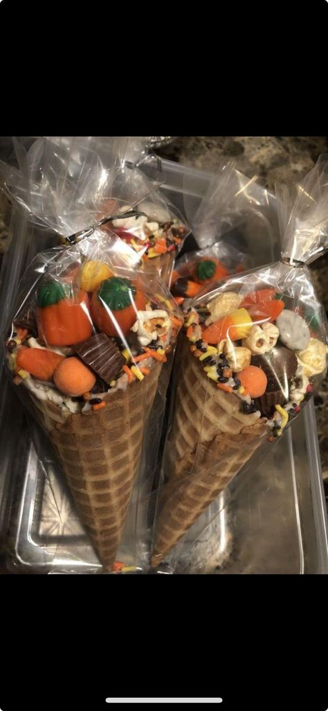 Fall Snack Mixes, Thanksgiving Sweets, Thanksgiving Candy, Thanksgiving Cornucopia, Thanksgiving Snacks, Thanksgiving Table Setting, Thanksgiving Favors, Fall Snacks, Waffle Cone