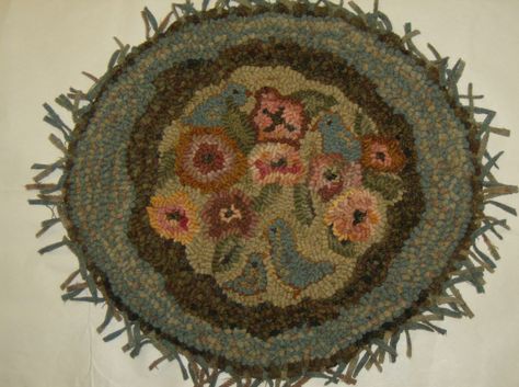 Hand Hooked Wool Rug, Bird Rug, Hooked Rugs Primitive, Primitive Rugs, Hand Hooked Rugs, Rug Hooking Patterns, Hooked Wool, Rug Yarn, Penny Rugs