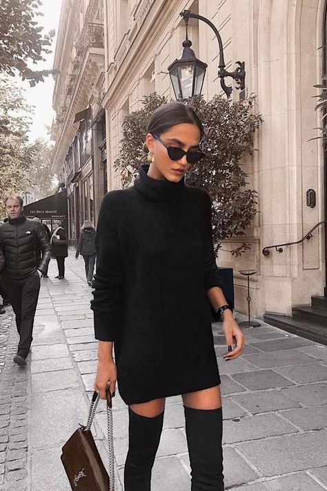 10 formas elegantes de usar vestido negro en invierno Black Turtleneck Sweater Dress, Daily Dress Me, Look Retro, Winter Trends, All Black Outfit, Mode Inspo, Looks Style, Autumn Fashion Women, Winter Fashion Outfits