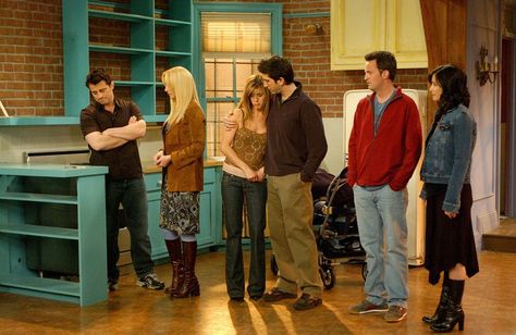 Pin for Later: 28 Ways TV Shows Bared or Covered Pregnant Bellies Courteney Cox Ally Mcbeal, Friends Leave, Monica And Chandler, Little Britain, Apartment Hunting, Smelly Cat, Matt Leblanc, Friends Episodes, David Schwimmer