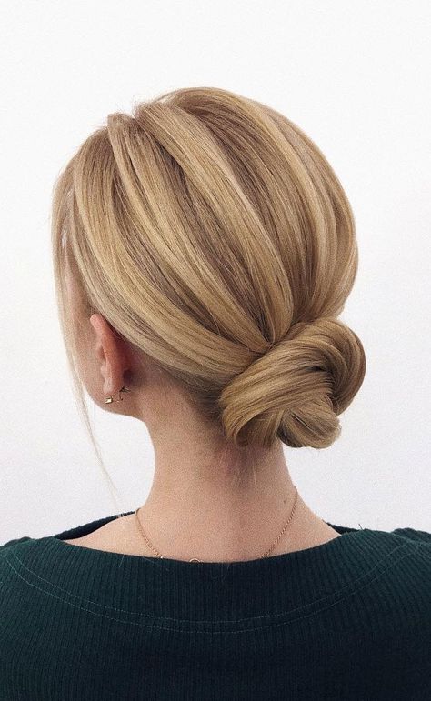 Here are surprisingly simple yet super-chic hairstyles for the girl/bride to be who just can’t be bothered. From The Twisted Bun,The Swept uUdo, The... Simple Up Do, Chignon Simple, Simple Updo, Formal Hairstyles For Long Hair, Simple Wedding Hairstyles, Bridal Hair Updo, Long Box Braids, Hair Up Styles, Braided Hairstyles Updo