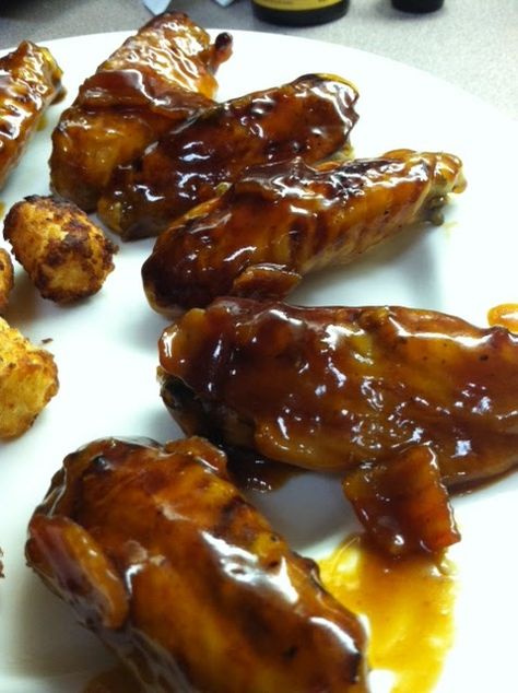 Bourbon Wings Recipe, Bourbon Chicken Wings, Sticky Chicken Wings, Maple Chicken, Glazed Chicken Wings, Bacon Sauce, Wing Sauce Recipes, Chicken Wing Sauces, Bourbon Chicken