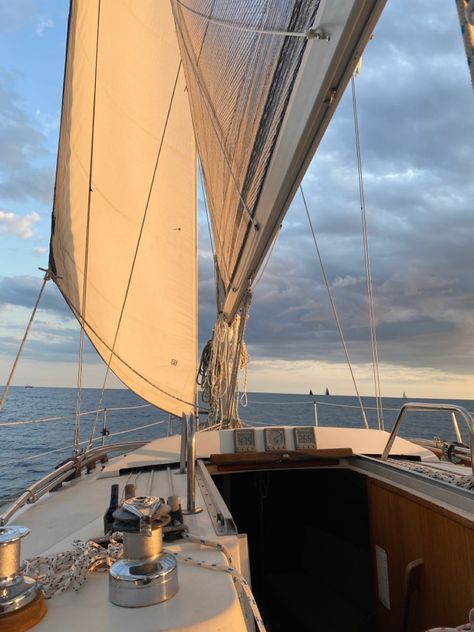 #summer #sailing #sailboat #aesthetic #ocean #mammamia #444 Sailboat Aesthetic, Alea Aquarius, One Line Animals, Sailing Aesthetic, Summer Sailing, Yatch Boat, Dreamscape Architecture, Sailing Regatta, Sail Life