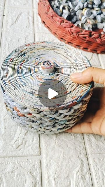 What To Do With Newspapers, Rolled Magazine Crafts, News Paper Crafts Diy, Recycled Paper Crafts Creative, Brown Paper Crafts Diy, Creative Paper Craft Ideas, Recycled Newspaper Crafts, Newspaper Crafts Diy Creative, Waste Out Of Best Ideas Creative